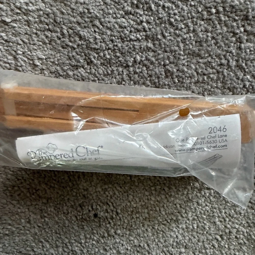 Pampered Chef Bamboo Kitchen Tongs - Natural Tan